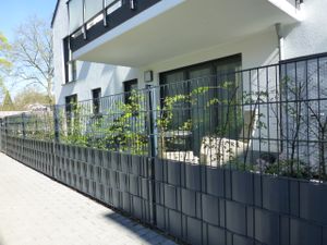 Juskys PVC Sichtschutzstreifen Zaun 4er Set - 4 Rollen à 35m x 19cm - Anthrazit Kunden-Foto 1