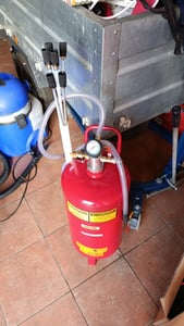 SucceBuy 22.7L estrattore di olio, estrattore pneumatico portatile di olio esausto per il garage, 12V, 8KW, acciaio inox, arancione Foto del cliente 1