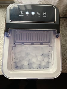 Slush Maschine, 1,9L Slushie Machine für Zuhause für Slushi, Frappé, Milchshake & Margaritas, Ohne Eis Benötigt, LED Display, Selbstreinigend Kunden-Foto 1