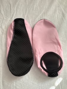 Wasserschuhe für Damen Herren Kinder, Uni Badeschuhe Strandschuhe Quick-Dry Surfschuhe Aquaschuhe Schwimmschuhe - SEASOLES Rosa 38-41 Kunden-Foto 2