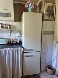 Amica KGCR 387 100 B, Kühl-/Gefrierkombination im Retro Design, 181 cm Höhe, Coffee Cream, Kunden-Foto 1