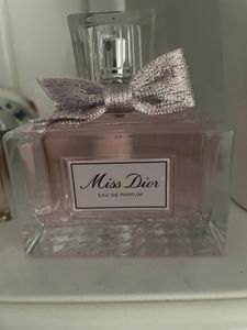 Dior Miss, Kobiety, 80 ml, Perfumy w płynie, #19950 ALCOHOL • PARFUM (FRAGRANCE) • AQUA (WATER) • LINALOOL • LIMONENE • BENZYL..., 1 szt. Zdjęcie produktu od klienta nr 1