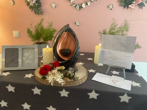 Große Urne 3,5 Liter Marmor-Optik Weiß – Handgefertigte Deko-Urne für Asche – Einzigartige Bestattungsurne für Menschen Kunden-Foto 1