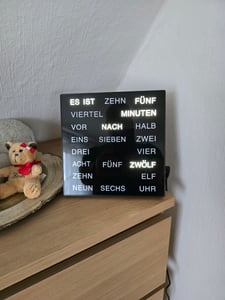 Uhr mit LED Wortanzeige Tischuhr Wortuhr 20 x 20 cm Kunden-Foto 1