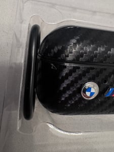 BMW Carbon Double Metal Logo - Gehäuse AirPods Pro (Czarny) Kunden-Foto 2