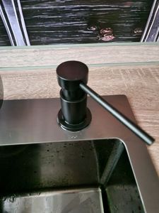 CECIPA Einbau Seifenspender Küche 300ml, 360° Drehbar Spülmittelspender für Küchenspüle, Mit 1,2m Verlängerungsschlauch, Schwarz Kunden-Foto 2