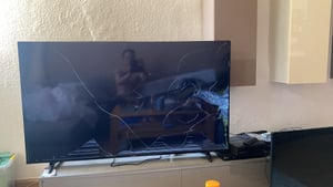 Kiano Elegance 65" UHD 4K Tizen OS Powered by Samsung (plat, 65 pouces / 163,9 cm) DLED Smart TV Photo du client 3