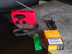 Solar radio,Selbstbetriebenes Kurbelradio mit LED-Taschenlampe,Notfallradio AM/FM Wetter Wind Up Radio, Handkurbel-Dynamo für Notladung von Smartphone Kunden-Foto 2