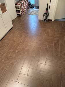 SmartAI P40 kabelloser Staubsauger herausnehmbarer Ersatzakku, 7 * 2500 mAh Akkukapazität, bis zu 45-50 Minuten Betriebszeit Kunden-Foto 9