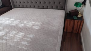 COSTWAY Matratzenschoner 180x200cm, superweiche Matratzenauflage mit Tasche, Schwammpolsterung & rutschfester Unterseite, Matratzenbezug atmungsaktiv Kunden-Foto 1
