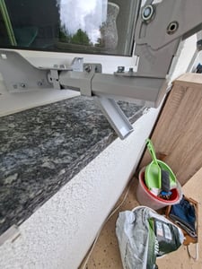 Sat Flachantenne Twin LNB HD Sat Anlage für 2 Teilnehmer kompakte Sat-Antenne mit Fensterhalterung und Zubehör SET – starke Empfangsleistung für alle Satelliten von netshop 25 Kunden-Foto 1