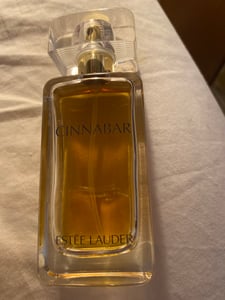 Cinnabar Eau de Parfum, sprayflacon, 50 ml Klantenfoto 1