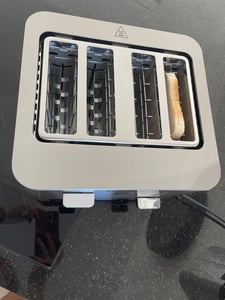 FATABETA Toaster Toaster 4 Scheiben, mit Brötchenaufsatz & 2 Staubschutzdeckeln 4 kurze Schlitze, für 4 Scheiben, 1500 W, LED-Display, Touchscreen, 7 Stufen, Auftauen & Aufwärmen, Edelstahl Kunden-Foto 3