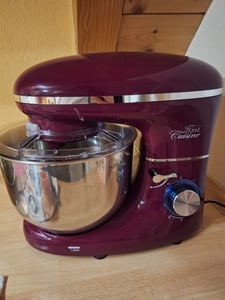 Küchenmaschine 6L Schüssel - 1.500 WATT in Beere mit Planetenrührwerk inkl. Edelstahlschüssel, Schneebesen, Knethaken Kunden-Foto 8