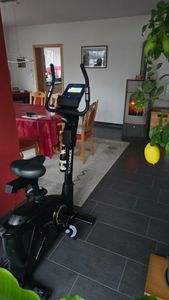 Zipro Heimtrainer Fahrrad Drift – Magnetisches Fitnessbike  mit 6kg Schwungmasse Leiser Hometrainer für Zuhause Kompakt, mit Pulsmessung  Tablethalter Kunden-Foto 3