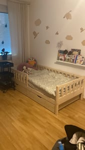 Crazy Pine Kinderbett 120x200 cm – Massives Montessori Bodenbett aus Holz mit Rausfallschutz – Crazy Basic Kunden-Foto 1