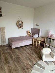 okwish Polsterbett Doppelbett 180×200cm mit Lattenrost und Kopfteil, Knopfpolsterung, Nietenpolsterung, Samt, Grau,Ohne Matratze Kunden-Foto 5