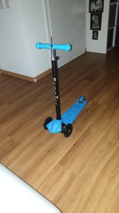 Jiubiaz Kinderroller Funscooter Tretroller Kickroller 3-Rad-Kinderroller LED-Räder bis 50 kg Höhenverstellbar Grün Kunden-Foto 1