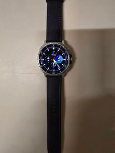 Samsung Galaxy Watch 8 Classic, 3,3 cm (1.3"), AMOLED, Touchscreen, 64 GB, GPS, 63,5 g Kunden-Foto 2