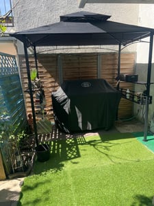 LZQ Grillpavillon mit Doppeldach, Seitenregalen, Metallkorb, Haken und Flaschenöffner, Grillüberdachungen wetterfest, 244 x 153 x 250 cm,Schwarz Kunden-Foto 2