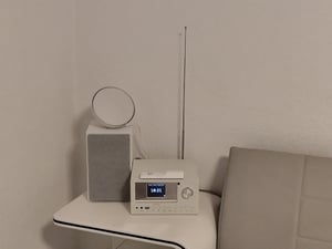 MEDION P85003 Micro Audio System Kompaktanlage (Internetradio, DAB+, PLL UKW Radio, Bluetooth, USB Anschluss, AUX, 2x150 W) weiß Kunden-Foto 2