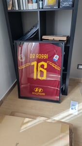 SucceBuy-Trikot-Präsentationsrahmen 590x790x40mm Schattenbox für Sporttrikots Fotorahmen für Fußballtrikot Basketballtrikot oder Radtrikot Kunden-Foto 1
