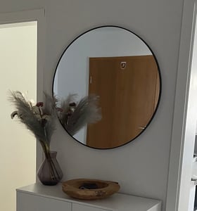 Štýlové okrúhle nástenné zrkadlo s čiernym rámom, priemer 80 cm Fotografia od zákazníka č. 1