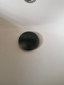 Bürstenking Ablaufgarnitur Waschbecken – Ablaufventil mit Haarsieb – für Waschbecken & Waschtisch – 1 1/4" Anschlussgewinde – Push-Open Funktion – mit Überlauf – 6,0 cm – ø 66 mm – Chrom Silber Kunden-Foto 1