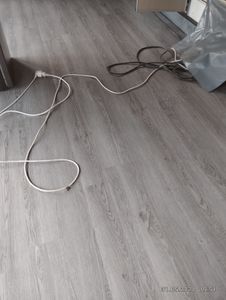 LZQ 7,5m² Vinylboden Vinyl Laminat Selbstklebend Dielen Planke PVC Bodenbelag Rutschfest Wasserfest 54 Stück Vinyl-Dielen Holzmaserung Dielen Dicke 2 mm (Dunkelgrau) Kunden-Foto 7