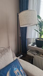 Puluomis 3 Ebene Stehlampe Stehleuchte Standleuchte standlampe Bodenlampe, E27 Innenbeleuchtung für Schlafzimmer Wohnzimmer Holz Regal Schwarz 160cm Kunden-Foto 7