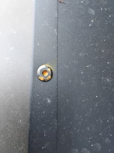 Faziango Schwarze Rasenmäher Garage aus verzinktem Stahlblech – Mähroboter Dach mit UV-Schutz als wetterfeste Schutzhülle gegen Regen, Hagel und Sonne Kunden-Foto 2