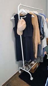 SONGMICS Kleiderständer auf Rollen, bis 50 kg belastbar, 103,5 cm breit, weiß Kunden-Foto 1