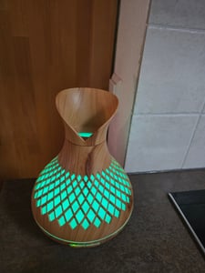 7Magic Aroma Diffuser mit Fernbedienung 500ml, Ultraschall Luftbefeuchter Aromatherapie Diffuser, 7 Farben LED, 4 Timer, BPA-frei, Ultra Leise Kunden-Foto 1
