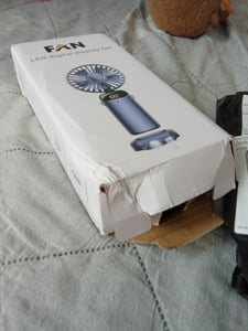 3-in-1 Mini Handventilator,USB-Handyhalter-Lüfter Tragbarer,5 Geschwindigkeitsstufen,3200mAh Akku,90° Faltbarer,LED-Display,12H-laufzeiten,Leise Kunden-Foto 3