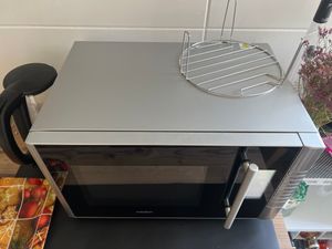 MEDION MD 14482 Mikrowelle mit Grill / 20L Garraum / 8 Automatikprogramme/Auftaufunktion / 800 Watt Mikrowellen- und 1000 Watt Grillleistung/Zeitschaltuhr/Grillrost Kunden-Foto 9