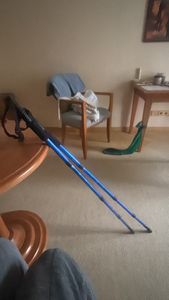 MidGard Teleskop Nordic Walking Stöcke, 50 -110 cm höhenverstellbar, Antischock Dämpfung, Wanderstöcke Rot 2 Stk. Kunden-Foto 1