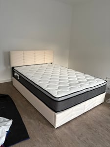 Łóżko tapicerowane Flieks ze schowkiem, łóżko dwuosobowe 140x200 cm, łóżko na sprężynach skrzyniowych ze stelażem listwowym, łóżko do przechowywania, funkcjonalne łóżko aksamitne, szare Zdjęcie produktu od klienta nr 4