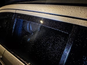 J&J AUTOMOTIVE | Windabweiser Passend Für Mercedes E Class W212 5D Kombi 2009-2016 4tlg Vorne+Hinten, Heko Regenabweiser, Schwarz, Getönt, Aerodynamisch, Einfache Montage, Befeistigung mit Clips Kunden-Foto 2