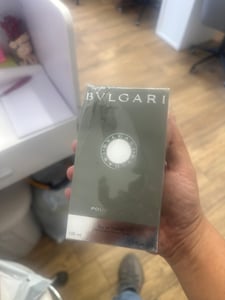 BVLGARI Pour Homme, para hombre, 100 ml, envase no recargable, notas de té, aldehídos, bergamota, lavanda, nuez moscada, flor de naranjo, mandarina, pimienta, hinojo, madera de guaiac, madera de rosa, cilantro, cardamomo, pelargonio, manzanilla, clavo, almizcle, vetiver, cedro, sándalo, ámbar, haba tonka Foto del cliente 2