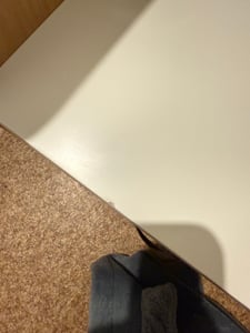 COSTWAY Set di scrivania e sedia per bambini, banco di scuola con scaffali aperti, cassetto e contenitore per stoffa, set di mobili per bambini con tavolo per l'artigianato Foto del cliente 3