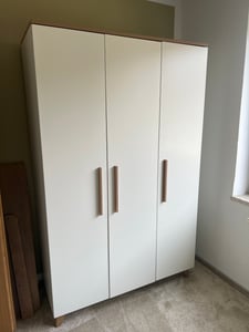 roba Kinderzimmer Set 3-teilig Malo - Gitterbett 70 x 140 cm + Wickelkommode + Kinderkleiderschrank 3-türig - Holz weiß lackiert / Holzdekor Artisan E Kunden-Foto 2