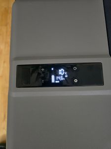 Chłodziarka kompresorowa elektryczna, zamrażarka ze sterowaniem APP, złącze USB, drążek teleskopowy, kółka, 12/24V, 230V - 42 litry - antracytowy Zdjęcie produktu od klienta nr 6