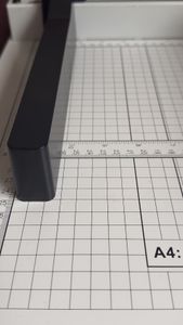 SucceBuy Taglierina per carta pesante da 17", ghigliottina industriale per carta A3, capacità 400 fogli, taglierina in acciaio massiccio per ufficio, casa, scuola, bianco Foto del cliente 1