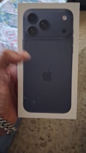 Apple iPhone 17 Pro Max 17,5 cm (6.9") Double SIM iOS 26 5G USB Type-C 256 Go Argent Photo du client 1
