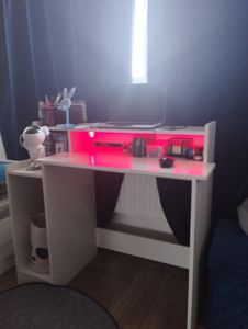 vidaXL Stôl s LED diódami vysoký lesk biely 97x45x90 cm Drevo Materiál Fotografia od zákazníka č. 1