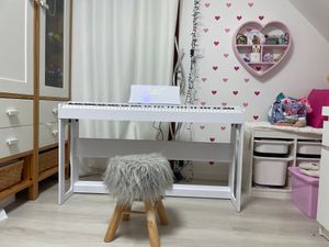Digitálne elektrické klavír FCH s 88 klávesmi, kladivkovým mechanizmom a 128 rytmami, biele Fotografia od zákazníka č. 1
