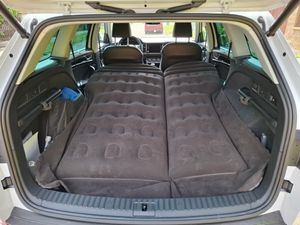 VEVOR Auto-Aufblasmatratze, Aufblasbare Campingmatratze, Beflockung, Verdicktes Reisebett, Tragbare Isomatte, Geeignet für Die Meisten SUVs, MPVs, Limousinen, Schwarz Kunden-Foto 2