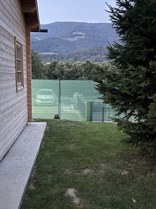 Plotová zástěna Relaxdays, zástěna na plot a balkónové zábradlí, HDPE tkanina, UV stabilizovaná, odolná proti povětrnostním vlivům, 1,5 x 10 m, zelená barva Fotografie od zákazníka č. 3