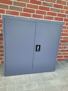 Archiefkast Molise, 90 x 40 x 90 cm. Kantoorkast met 2 deuren. Stalen kast met 2 verstelbare legplanken. Metalen kast, afsluitbaar. Staal, donkergrijs/lichtgrijs Klantenfoto 1