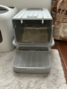 Feandrea Katzenklo Edelstahl, Katzentoilette mit Deckel, mit Schaufel, Katzenstreumatte und 2 Eingängen, für Katzen bis 15 kg, taubengrau Kunden-Foto 2